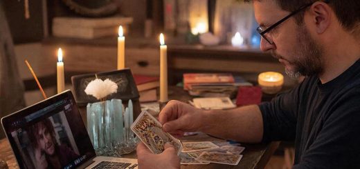 Как работает онлайн консультация у таролога, если важно понять намерения человека